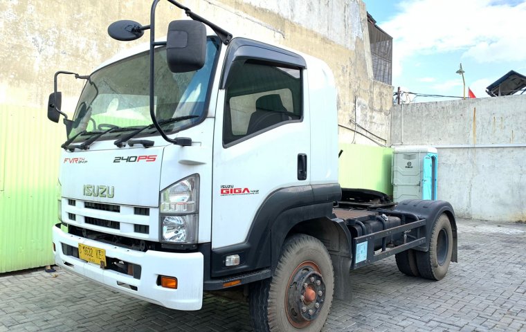 Isuzu Giga Engkel 4x2 FVR34PTH Kepala Trailer Head 2018 FVR 34 P TH