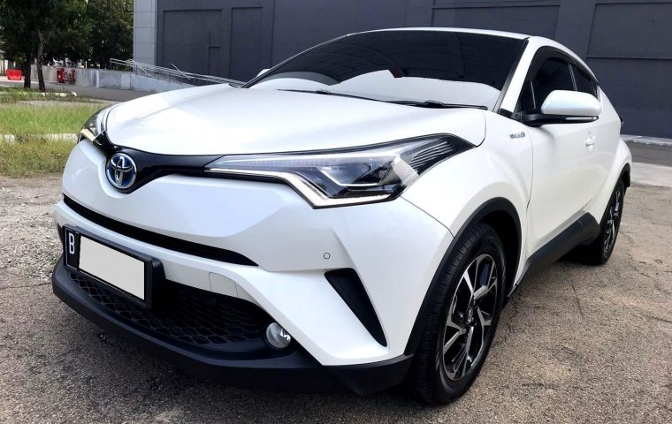 Toyota C-HR 1.8L HYBRID AT 2019 Putih