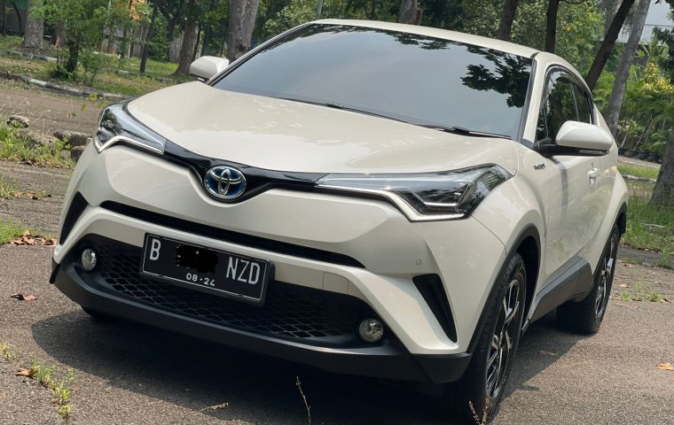 Toyota C-HR Hybird 2019 Putih