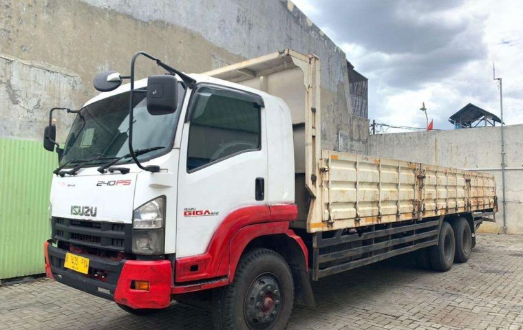 10 roda Isuzu Giga tronton 6x2 FVM34W bak besi triway 2016 FVM 34 W