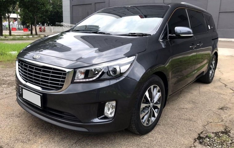 Kia Grand Sedona Ultimate 2017 Abu-abu