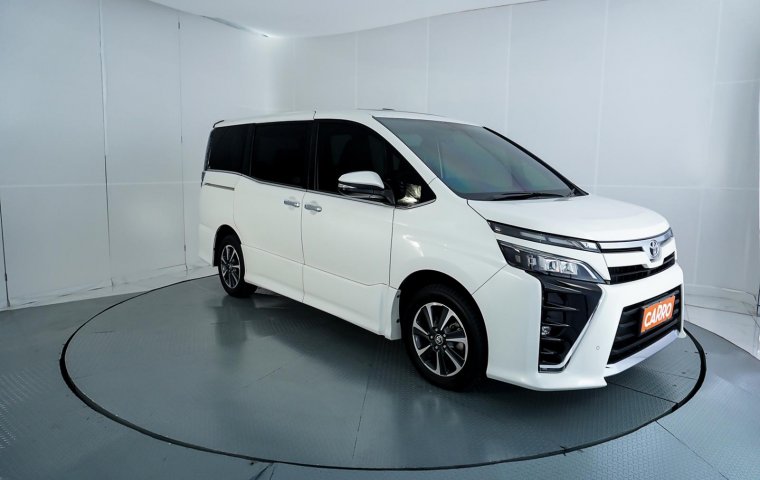 Toyota Voxy 2.0 AT 2019 Putih