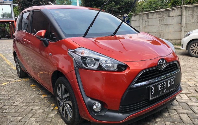 Toyota Sienta V MT 2016