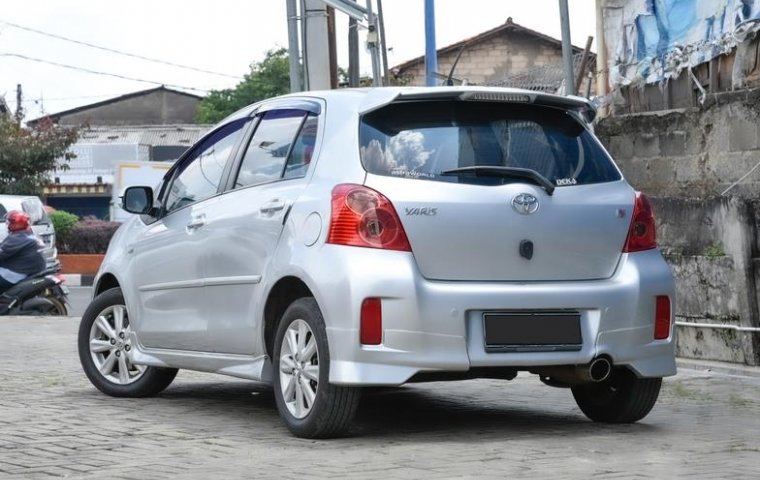 Toyota Yaris S Limited 2012