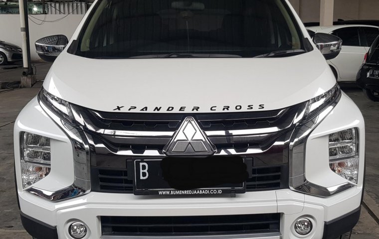 Mitsubishi Xpander Cross Premium Package A/T  ( Matic ) 2021 Putih Km 7rban Siap Pakai