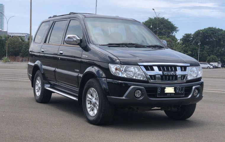 Isuzu Panther GRAND TOURING 2018 Hitam