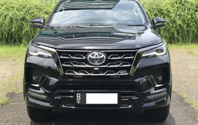 Toyota Fortuner 2.4 GR SPORT AT 2021 Hitam