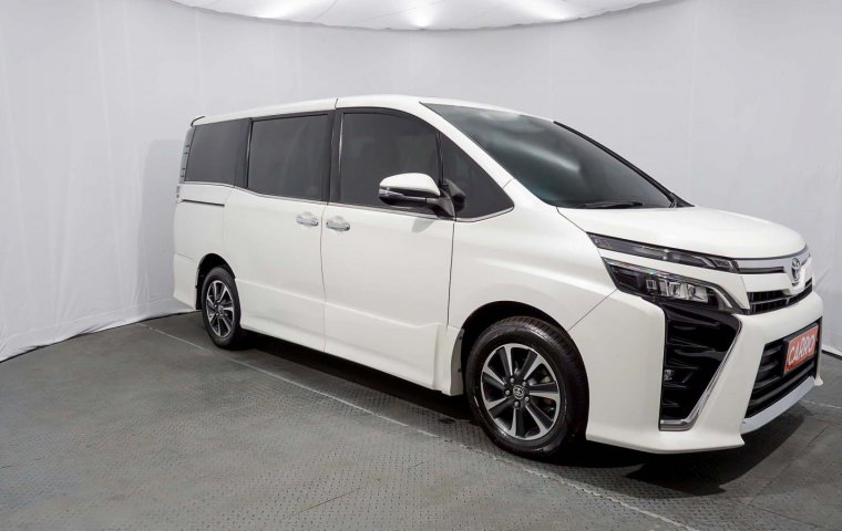 Toyota Voxy 2.0 AT 2019 Putih