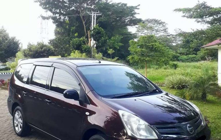 Mobil Nissan Livina 2012 terbaik di Lampung