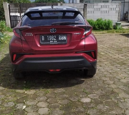 Mobil Toyota C-HR 2019 1.8 L CVT Dual Tone terbaik di Jawa Barat