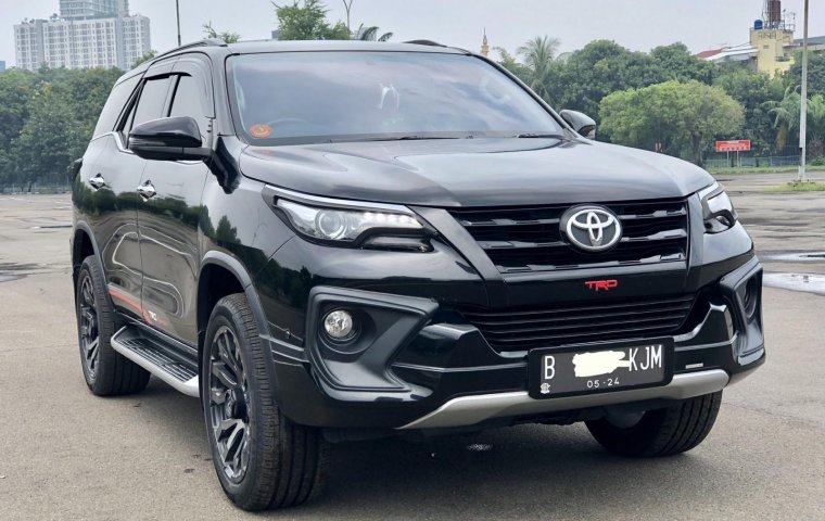 Toyota Fortuner 2.4 VRZ TRD AT 2019 Hitam