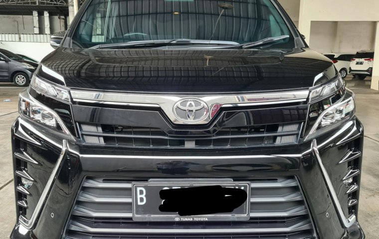 Toyota Voxy 2.0 AT ( Matic ) 2018 Hitam Km low 22rban Good Condition