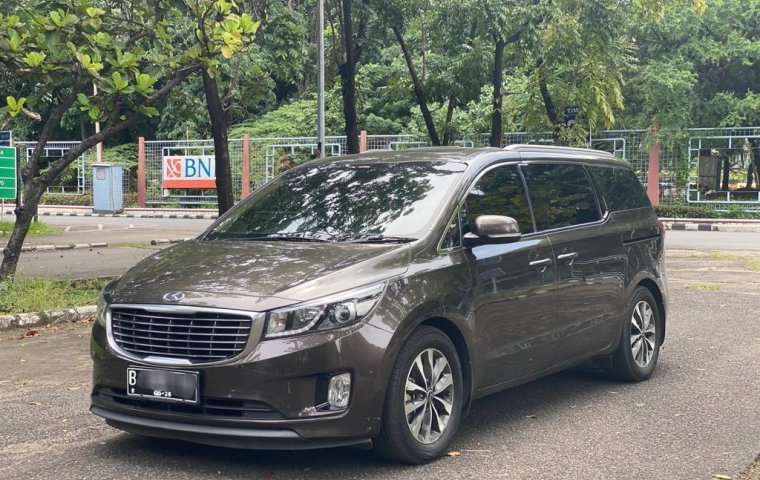 Kia Grand Sedona Ultimate matic 2017 Coklat TERAWAT SEKALI SIAP PAKAI BUKTIIN LANGSUNG GRESS JAMIN