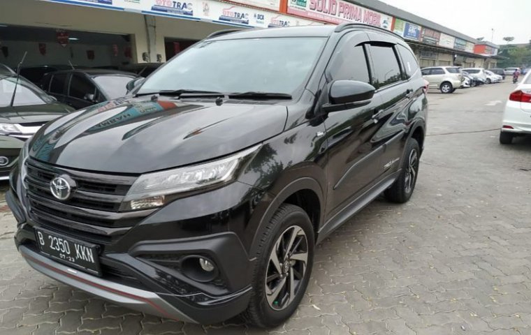 PROMO Toyota Rush TRD Sportivo Tahun 2018 HITAM