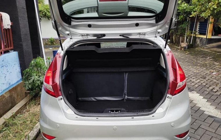 Jual mobil Ford Fiesta  Hatchback 