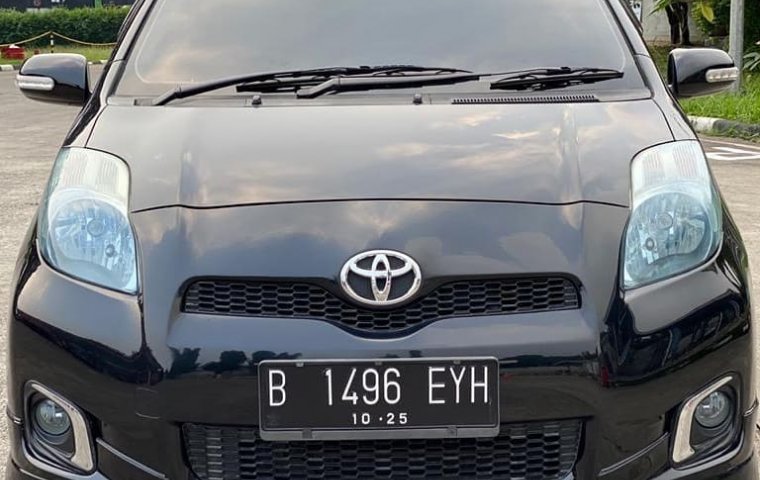 Toyota Yaris tipe 1.5 E  2012