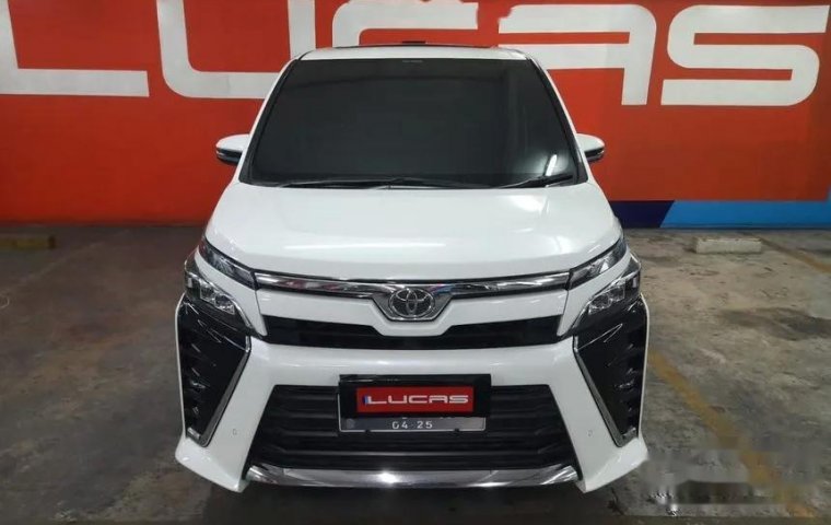 Mobil Toyota Voxy 2020 terbaik di Jawa Barat