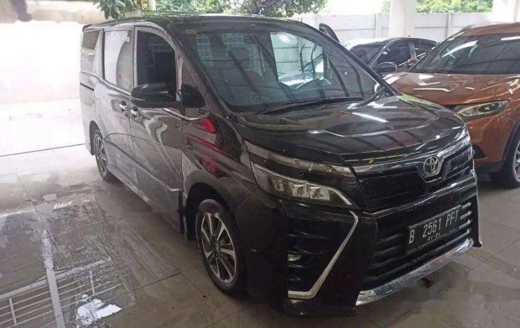 Jual cepat Toyota Voxy 2018 di Banten