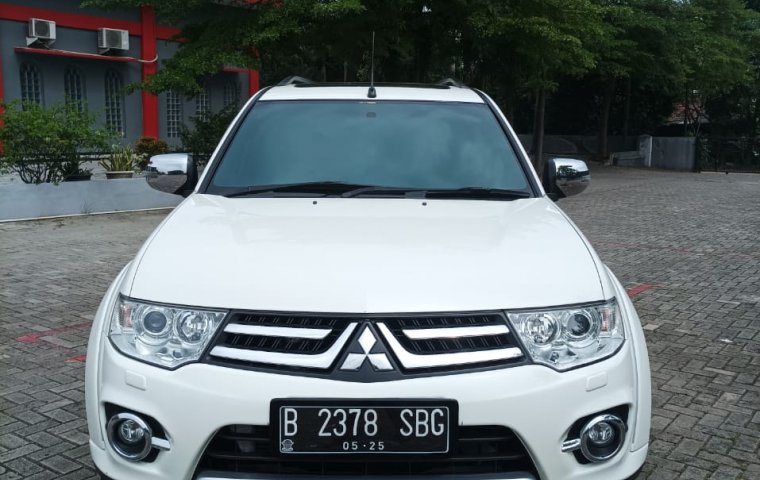 Mitsubishi Pajero Sport Dakar vgt 4x2 AT 2014 Putih teristimewa