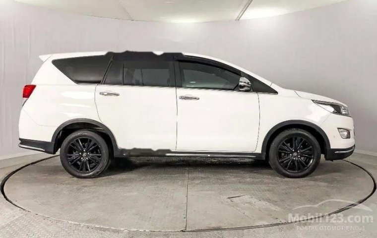 Mobil Toyota Venturer 2017 terbaik di Jawa Barat