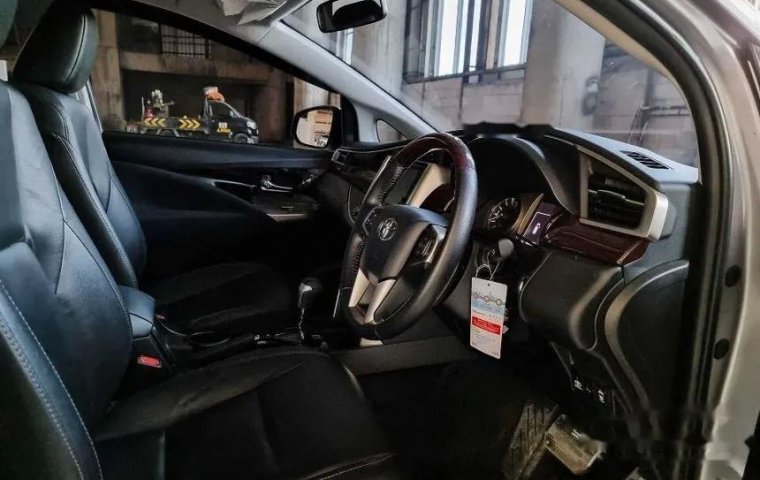 Mobil Toyota Venturer 2019 dijual, Banten