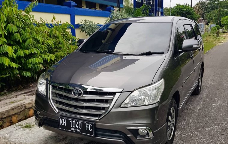 Toyota Kijang Innova 2.0 V Luxury M/T Gasoline 2015 Abu-abu