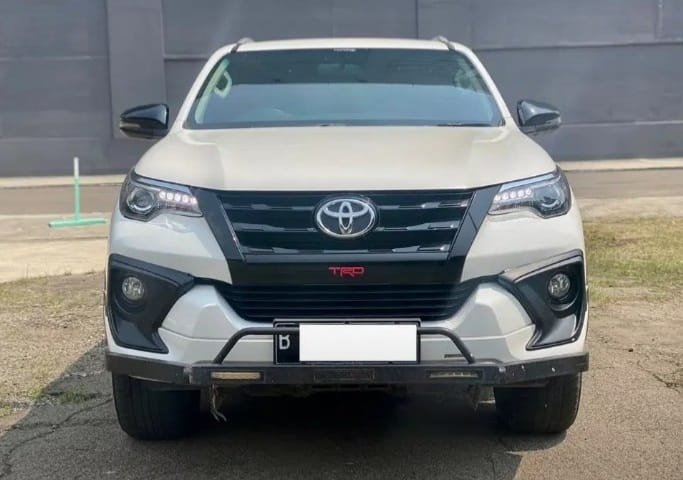 Toyota Fortuner VRZ AT Putih 2019