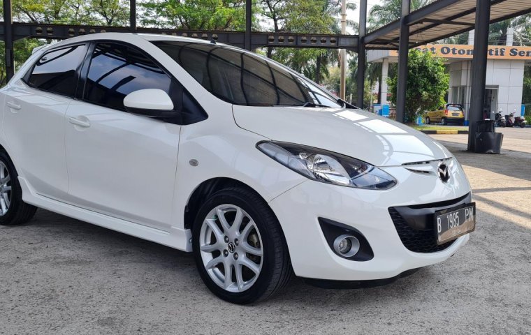 Mazda 2 1.5 V AT 2013 / 2014 White On Black Mulus Low KM TDP 27Jt