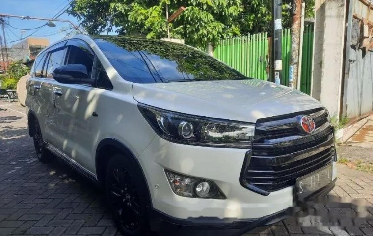 Mobil Toyota Venturer 2017 terbaik di Jawa Timur