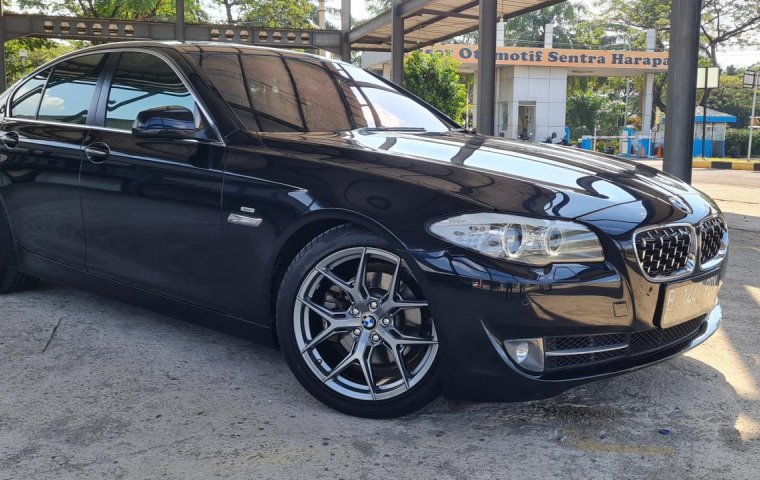 BMW 528i 2.0 Luxury F10 Black On Beige Low KM Jarang Pakai