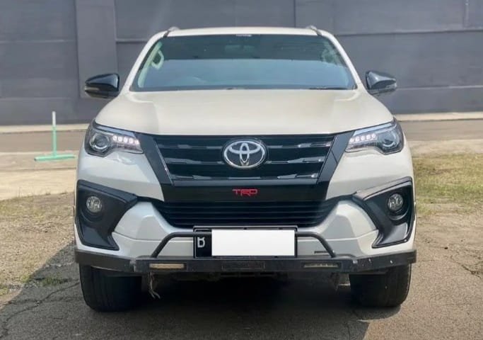 Toyota Fortuner VRZ TRD AT Putih 2019