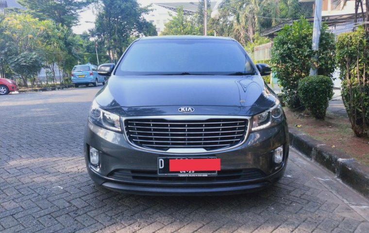 Kia Grand Sedona Ultimate 2017 Abu-abu