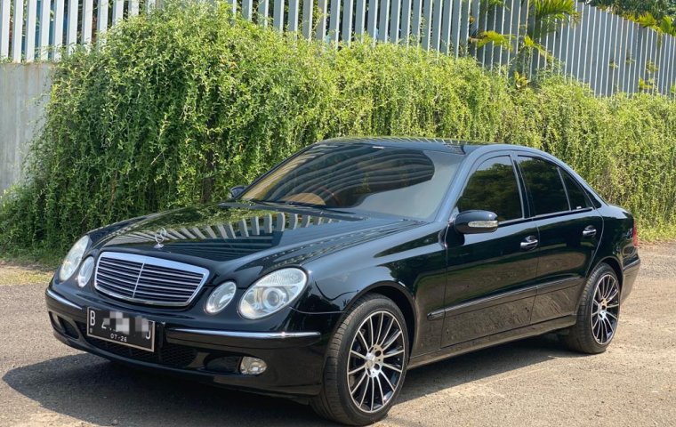 Mercedes-Benz E-Class E 240 2004 Hitam ISTIMEWA SIAP PAKAI JAMIN SUKA BGT GRESS SEKALI BUKTIIN