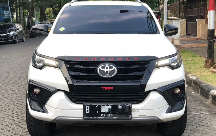 Toyota Fortuner VRZ TRD AT Putih 2019