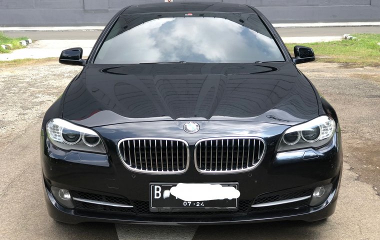 BMW 528i AT Hitam 2013