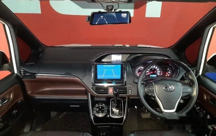 Jual cepat Toyota Voxy 2020 di DKI Jakarta