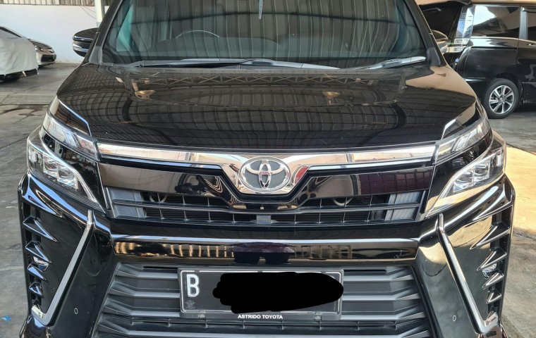 Toyota Voxy 2.0 AT ( Matic ) 2018 Hitam Km 51rban An PT pajak panjang