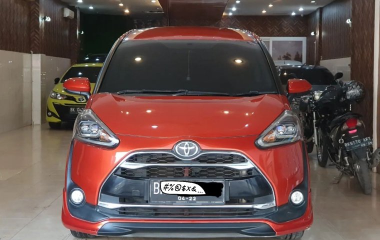 Toyota Sienta Q AT 2016 oranye