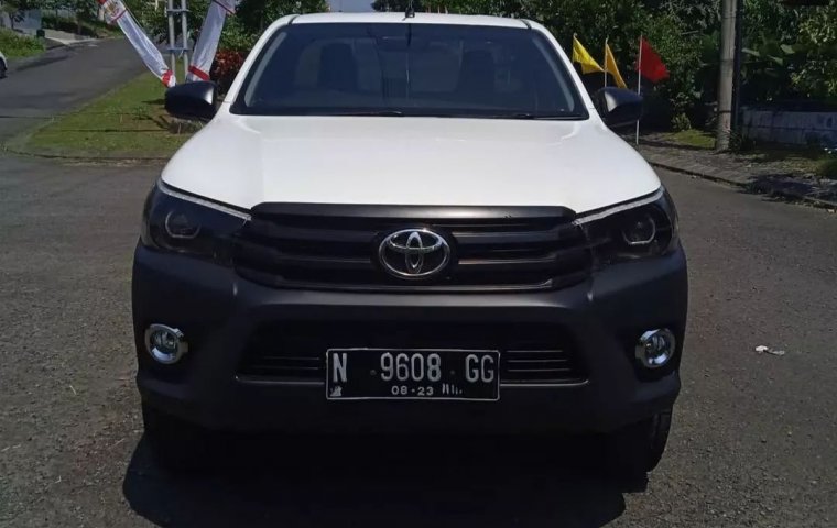 Jual Mobil Bekas Toyota Hilux S-Cab 2.0 L M/T BENSIN 2018