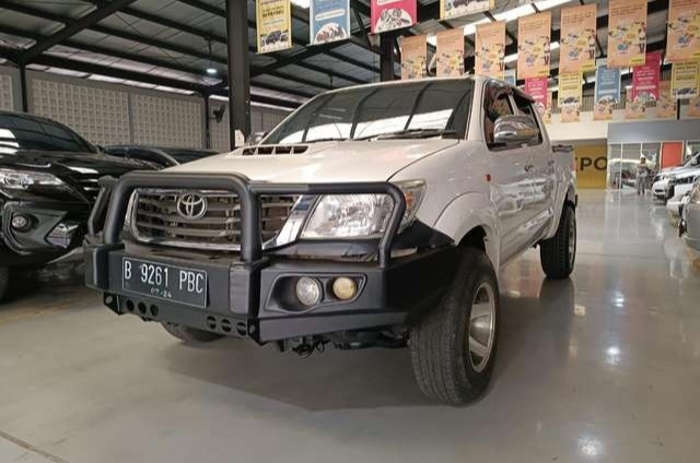 Toyota Hilux E 4x4 2.4 MT 2014