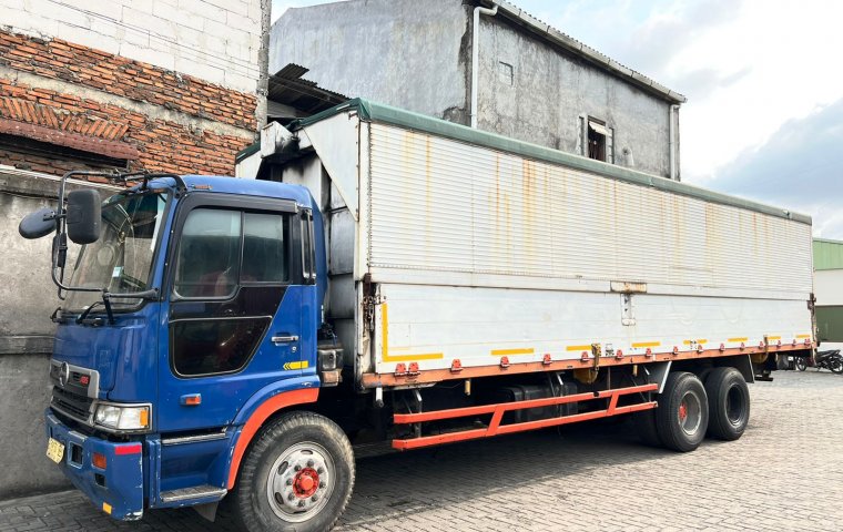 Hino build up tronton 6x2 wingbox 2008 wing box