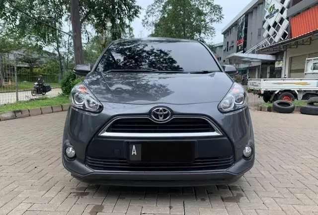 Toyota Sienta V CVT 2018