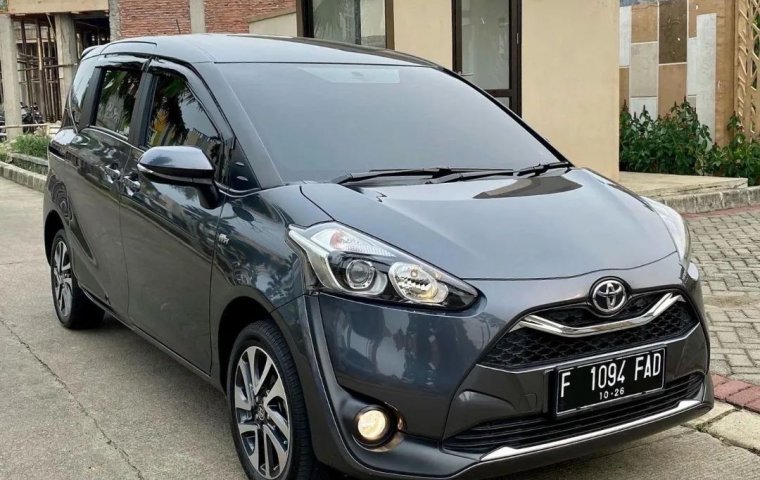 Toyota Sienta V 2021 Abu-abu hitam