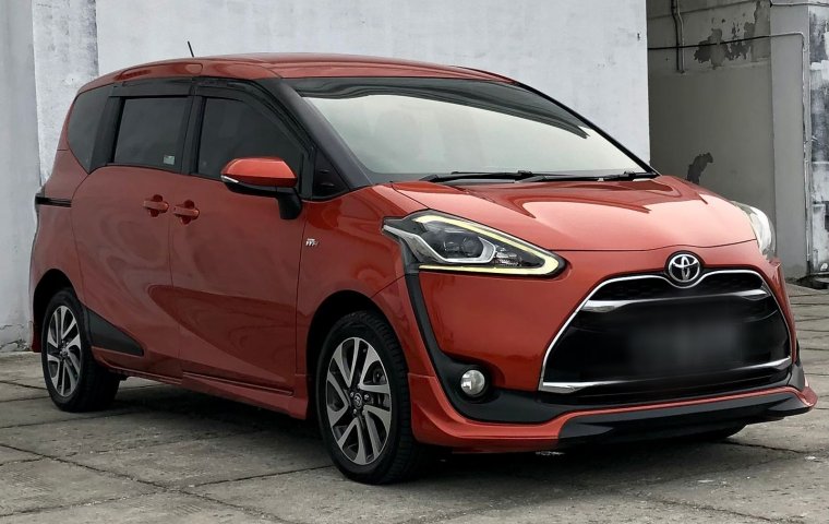 Toyota Sienta Q 2016 Orange