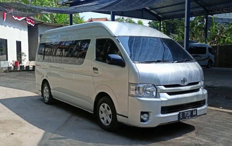 Toyota Hiace Commuter Manual 2012