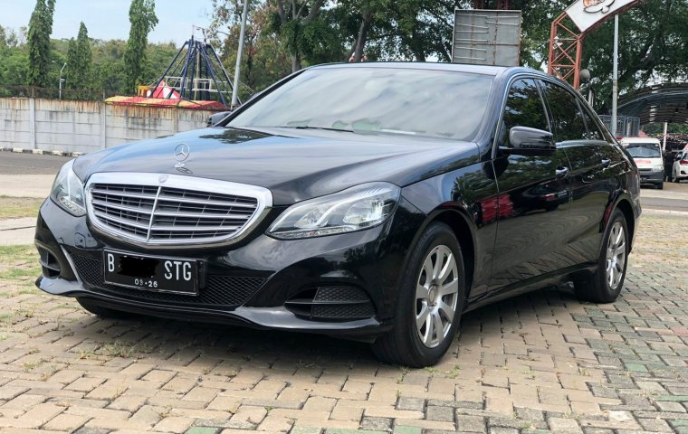 Mercedes-Benz E-Class E 200 2016 Hitam