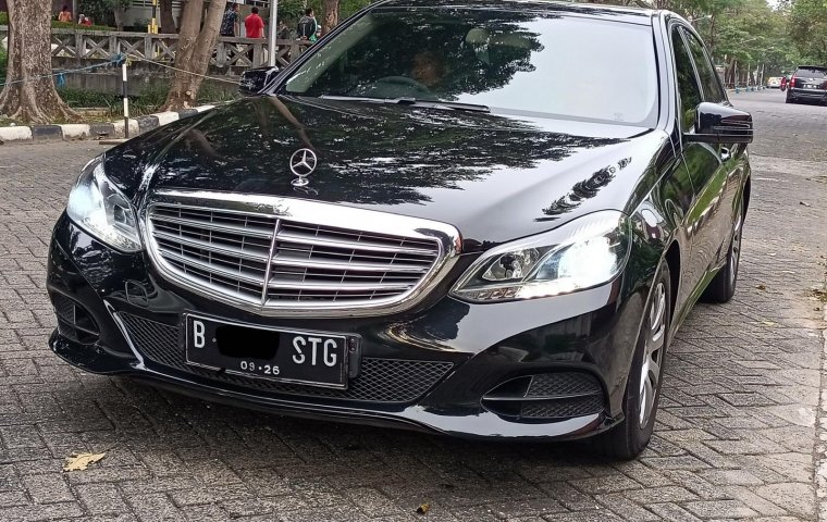 Mercedes-Benz E-Class E 200 2016 Hitam