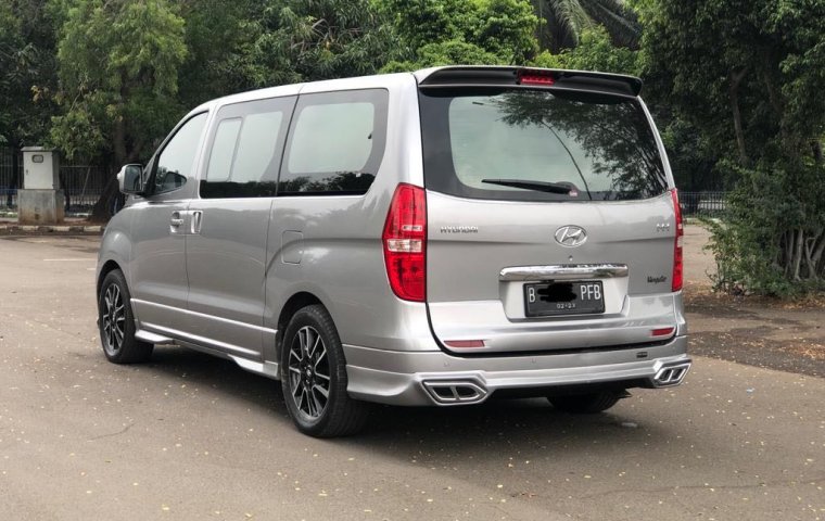 Hyundai H-1 Royale Bensin 2018 Silver