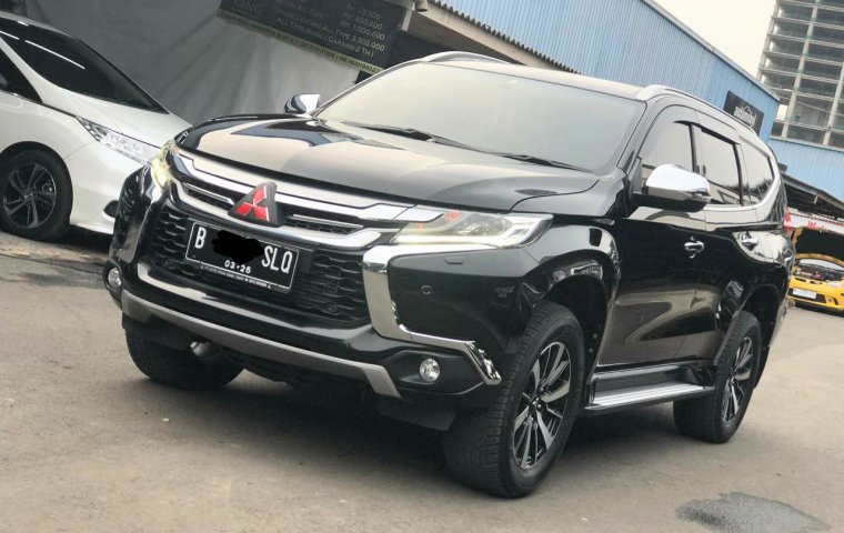 Mitsubishi Pajero Sport Dakar Hitam