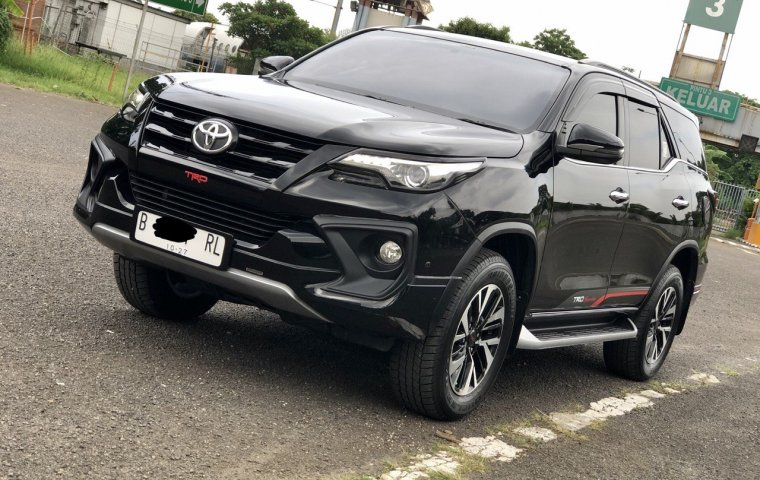 Toyota Fortuner VRZ TRD AT 2017 Hitam